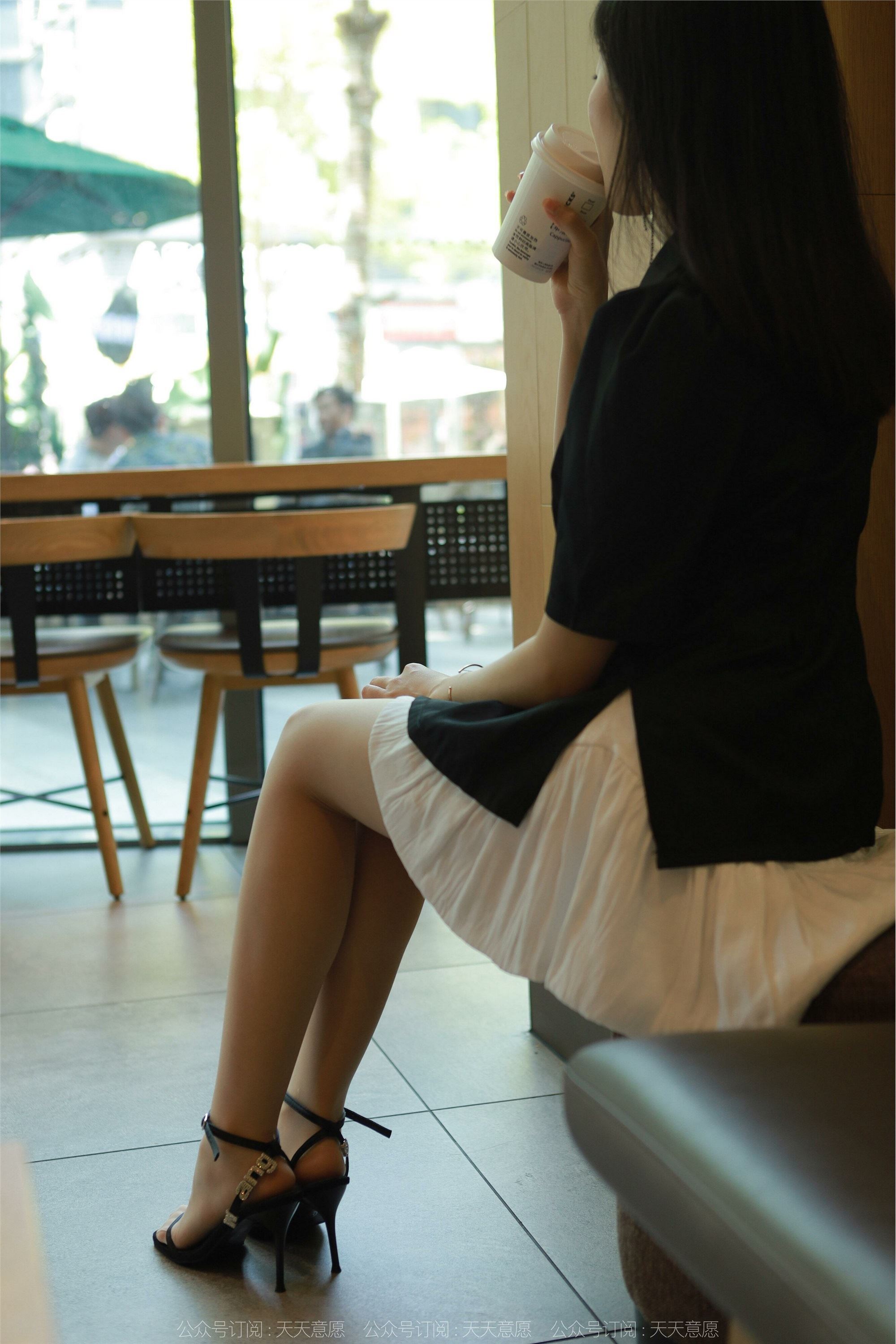 IESS异思趣向  2022.05.06 丝享家 1080：小金《简约黑色凉鞋》